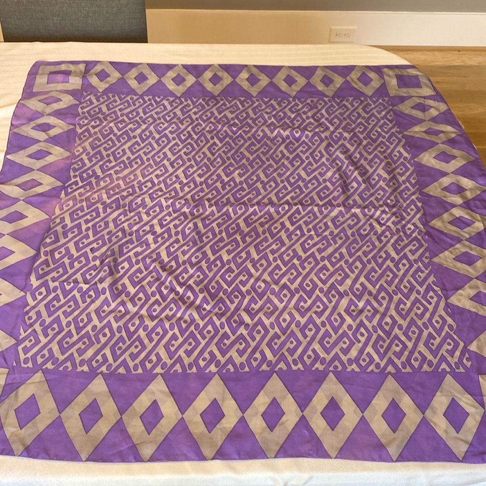 Excellent condition: vintage scarf; purple geometric pattern.
